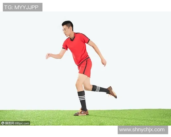 足球巨星亲授技巧网红挑战踢球新高度共同演绎精彩瞬间