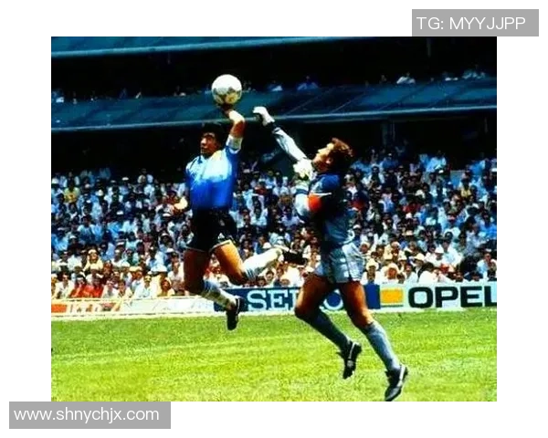 足球传奇马拉多纳的辉煌生涯与不朽影响力探讨