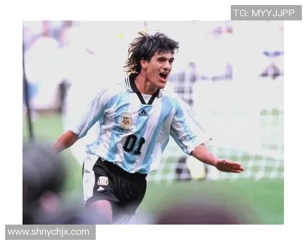 足球明星背后的传奇故事与奋斗历程揭秘